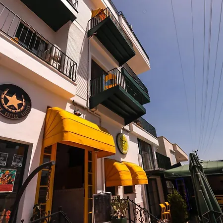 Limon Hotel, *